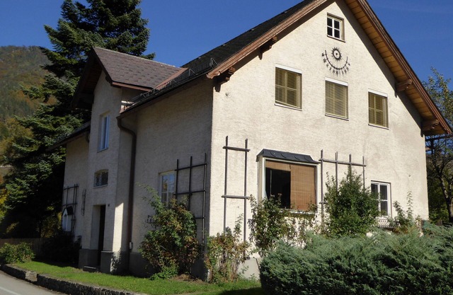 Large house on the outskirts of the village. Possibilities for hiking, swimming, skiing