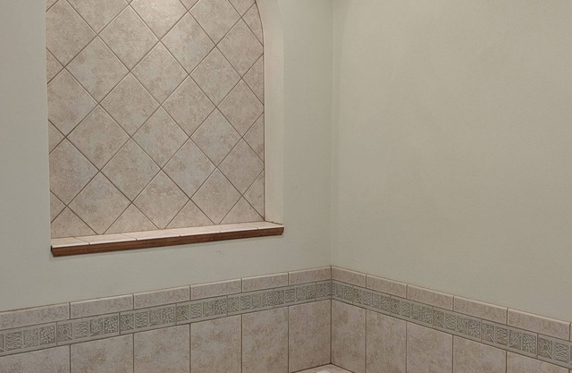 LARGE HOME 30 mi TO LAMBEAU FIELD GREEN BAY AND ONLY 25 mi to EAA OSHKOSH