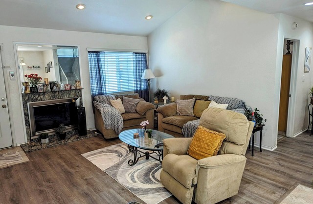 Large home 5 Minutes To South Bay Beaches! 30 mins to LA/Hollywood Theme Parks