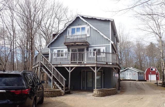 Large Home on 2 Wooded Acres - Beach, Boat Ramp, Lots of Extras - Dogs Welcome