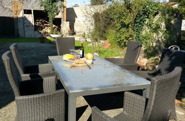 Large home, pet friendly, skiing, rock climbing, rafting, cycling etc