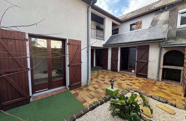 Large house, 25 min from Puy du fou, 2min from Cholet station, 6 bedrooms (12p)