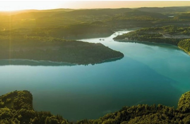 Large House in the heart of the Jura lakes