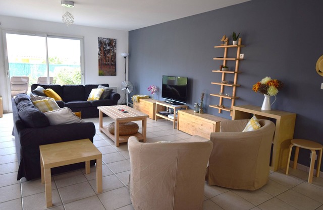 Large house near beach. 10 beds, 3 bathrooms. Lovely enclosed garden.