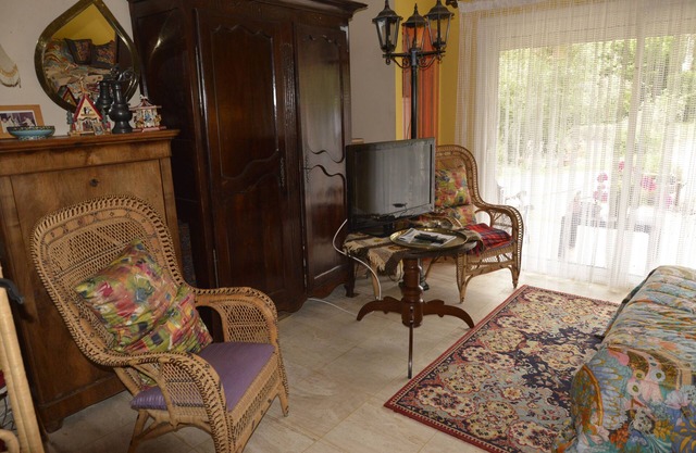 Large independent studio near Bordeaux
