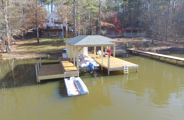 Large, Lakefront House, Sleeps 12 - Perfect rental for multiple families!