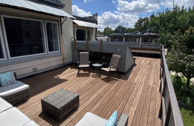 LARGE LOFT DOWNTOWN ROYAL OAK