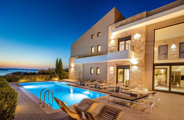 Large, Luxurious Villa With Private Swimming Pool and Gym