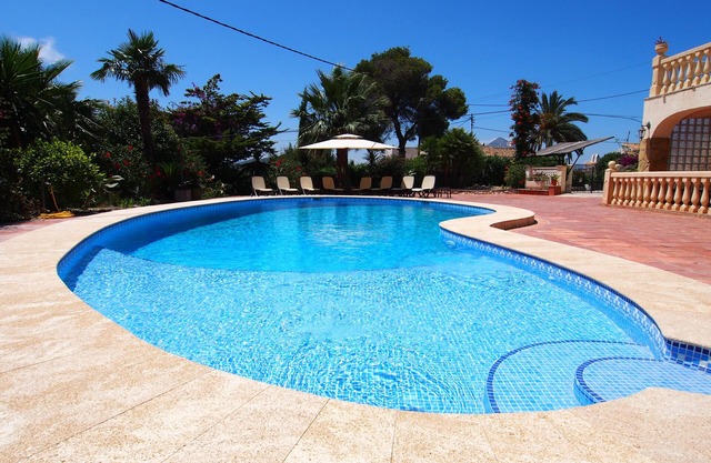 Large modern family villa, heated pool and lovely gardens in a great location.