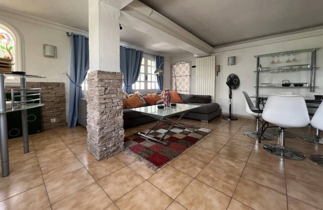 Large Panoramic Villa Retreat