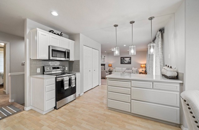 Large peaceful and quiet home next to wine country!