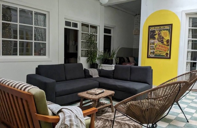 Large, Private, Quiet 2 bedroom historic flat in El Centro - perfect location!