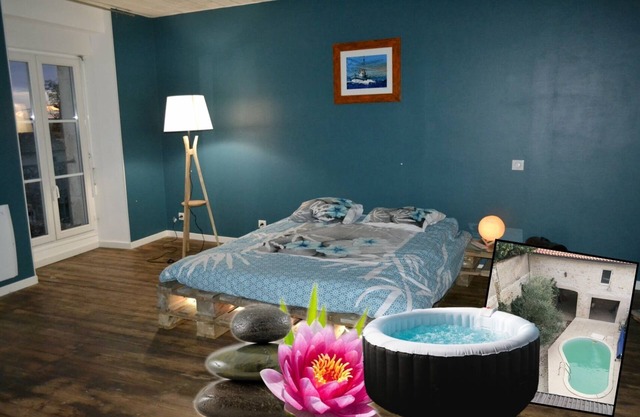 Large room of more than 30m2 for 4 to 5 people