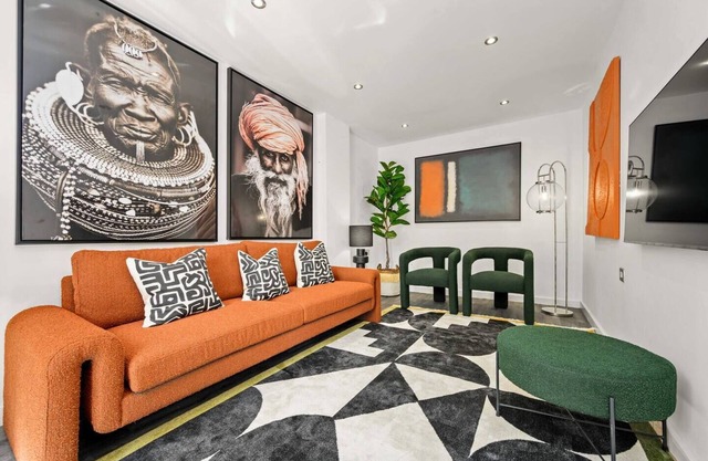 Large Stylish 5 bedroom House, Perfect for extended stays