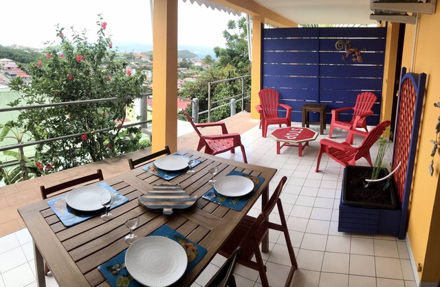 Large T2, Trois-Ilets, close to amenities and beach.