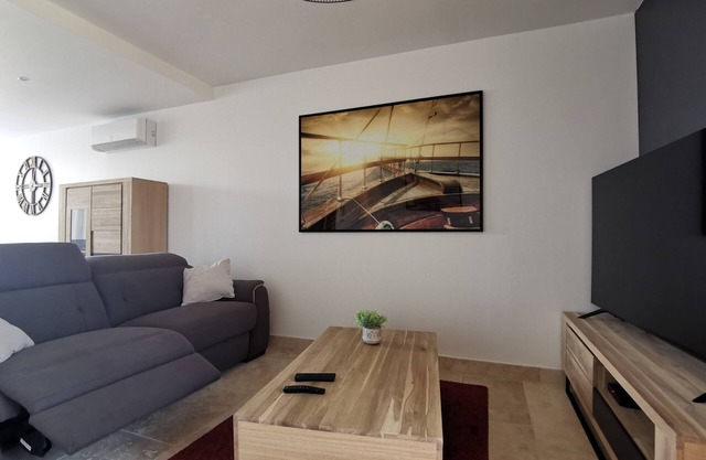 Large T3 85 m² located 15 min walk from the beaches