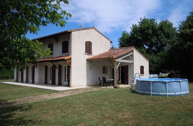 Large vacation home near Royan, quiet pool, large garden