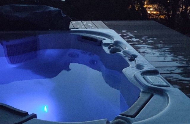 LARGE, VERY PLEASANT VILLA WITH BALNEOTHERAPY POOL AND EXCEPTIONAL SEA VIEW.