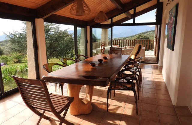 Large villa, 7 people, 4 bedrooms, very quiet, swimming pool, sea and mountain views