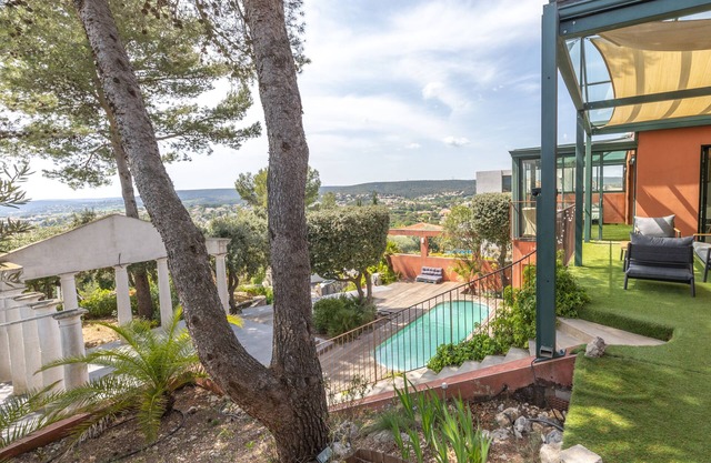 Large villa with magnificent view of the heights of St Gély du Fesc