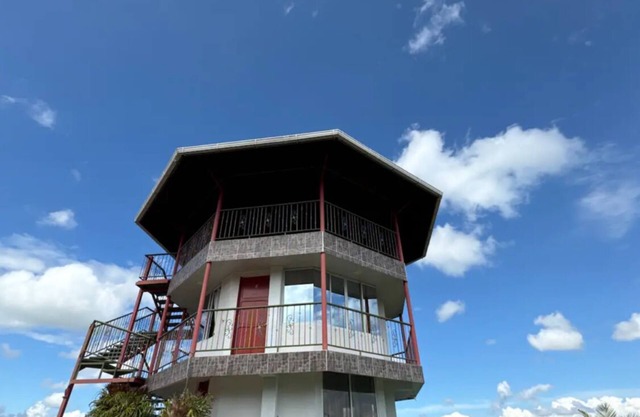large villa with 8 luxury rooms, pool with lights, 3 hydrotherapy, gym, wifi !