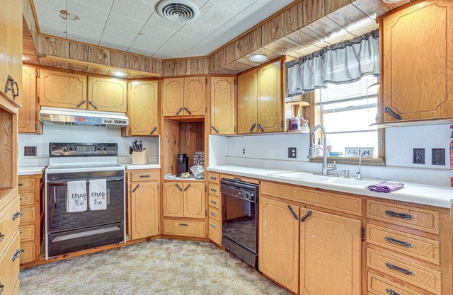 Large Yard & Grill: Oklahoma Family Hideaway!