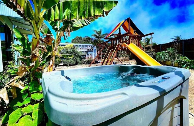 Larkspur Full · 7 Minutes to Legoland-3 Minutes to Beach-King Beds