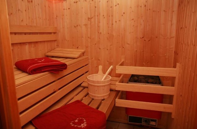 LaTaniaCourcheval SAUNA SKI INOUT Sleep 8 2 BR +mezanine 2 Bath Panoramic views