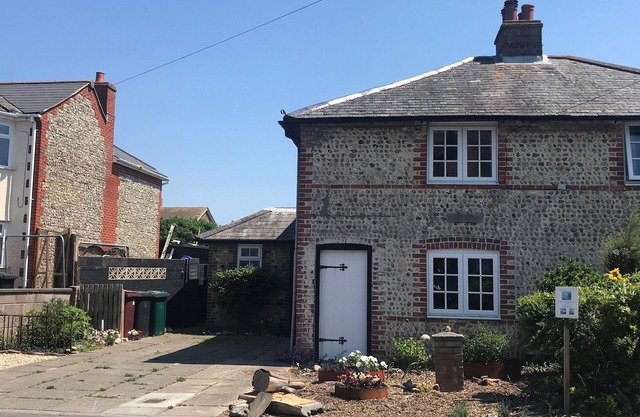 Late 18th Century cottage 250m from the sea