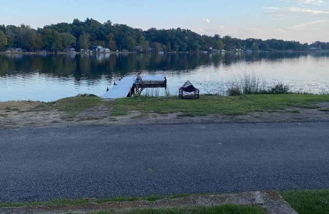 Laurabelle Lake House - Lakefront & Dog Friendly