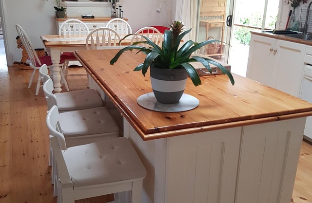 Lavender Cottage - conveniently located - walking distance to township