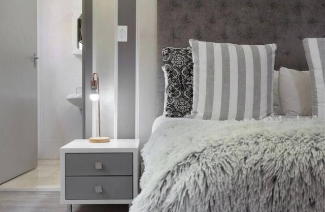 Lavender - Queen Self catering Unit