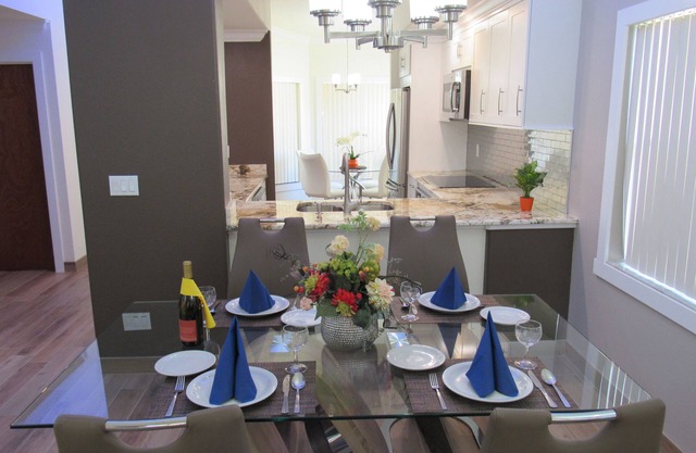 Lavish Waterfront Condo! Heated Pools~Lanai~WiFi. By IMG~Beaches~AMI~Restaurants