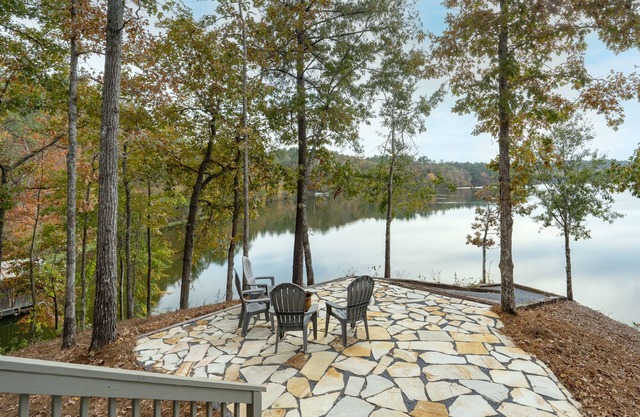 Lay Lake Cabin @ Piney Point on Peckerwood Creek!