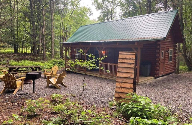 Lazy Bear Log Cabin near Cook Forest State Park