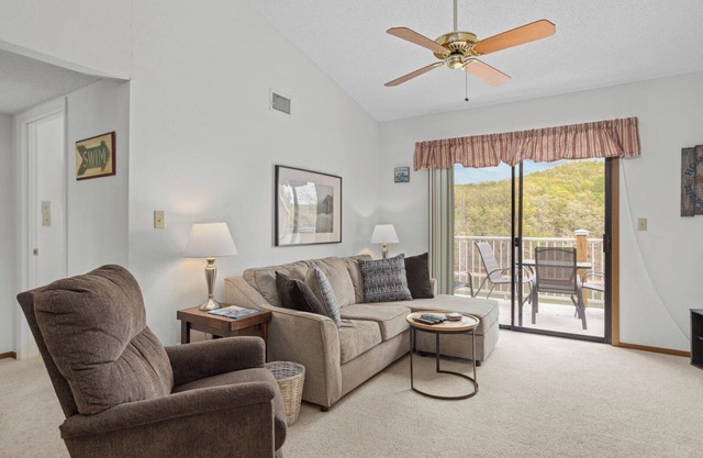 Lazy Days B-11 - Two Bedroom Apartment, Sleeps 6