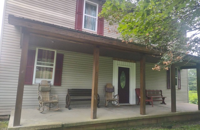 Lazy Lane Cabins - Home Place