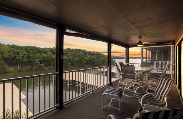 LazyDays Pet-Friendly Condo w/Pool & Slip at 3M