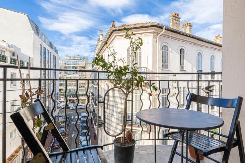 LE BOURGEOIS avec balcon, somptueux et lumineux, idéalement situé