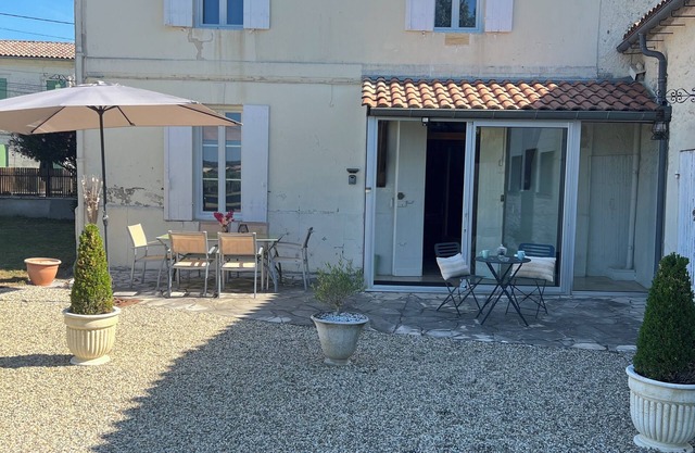 Le Clos gîte, a pleasant place to live just 3 minutes from the heart of Saint-Émilion.