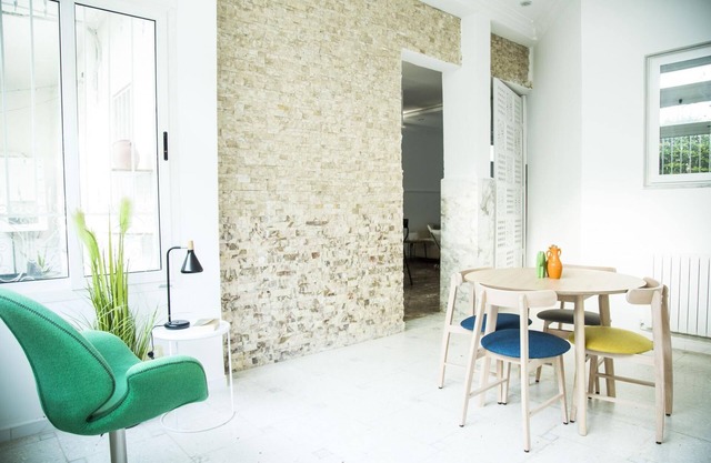 Le Centre-Ville: Très Chic Apt avec Jardin @ Marsa