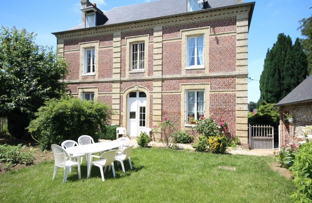 Le Château - ST PIERRE BENOUVILLE
