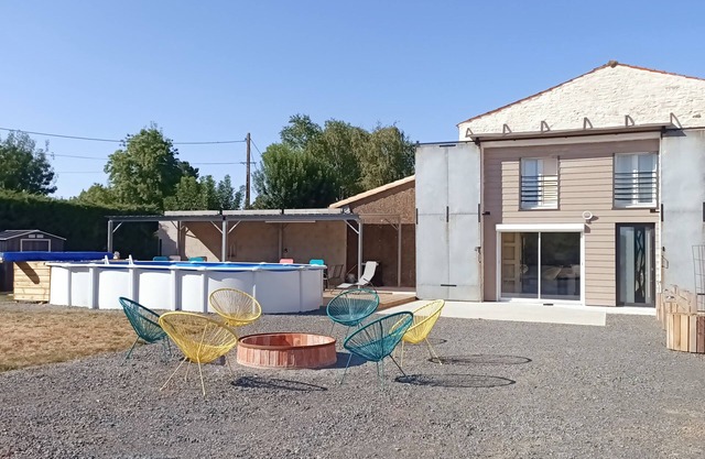 Le Hangar de Papi * in the countryside with heated pool
