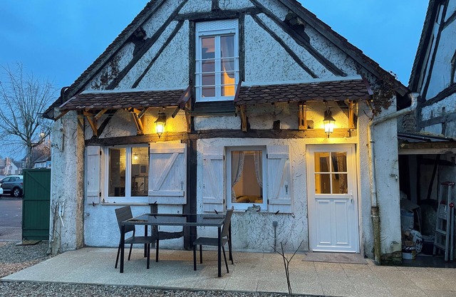 Le logis des Glycines (6 adults 2 children) in the heart of the village of Nançay en Sologne