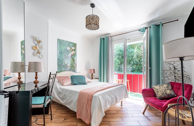 Le Lovely - One Bedroom Apartment, Sleeps 4