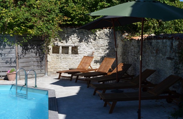 Le Petit Logis (1 Bedroom, Sleeps 2/4)