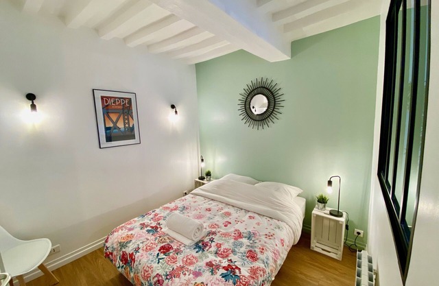 Le Plaisancier: Historic Center, between the Port and the Beach, Parking