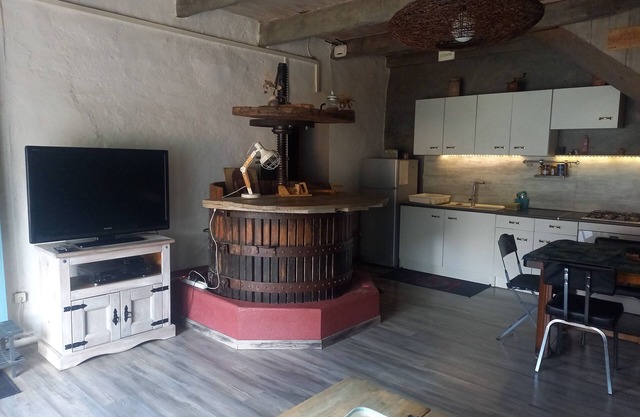 Le Pressoir, charming little house of 65m2 restored in an old wine press.