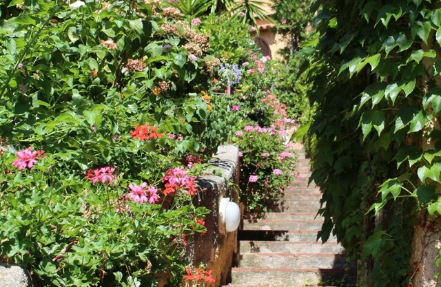 Le Tortore 15 with garden and sea view
