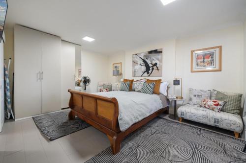 Leamington Park Studio with Parking